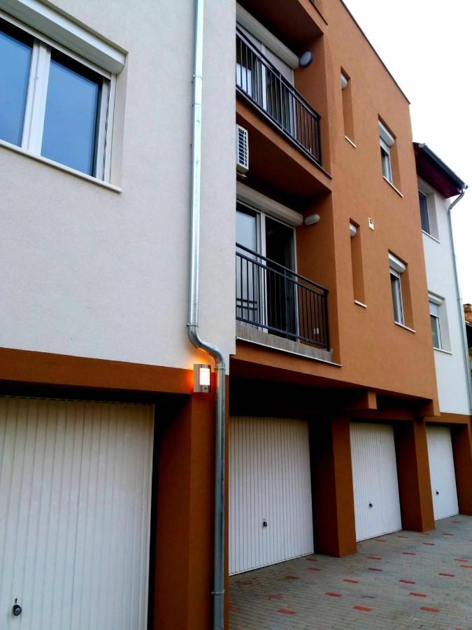 Olga Apartman Segedyn Zewnętrze zdjęcie